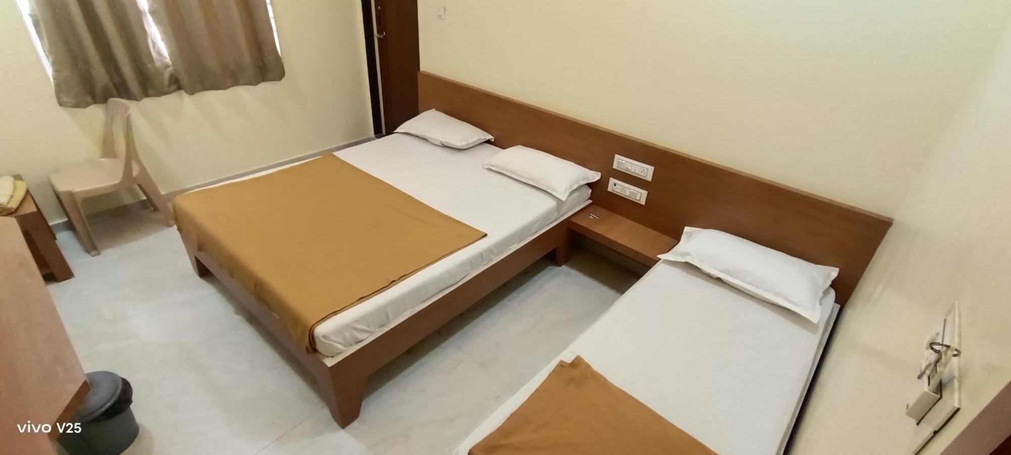 Hotel Tulsi Сомнатг Екстер'єр фото
