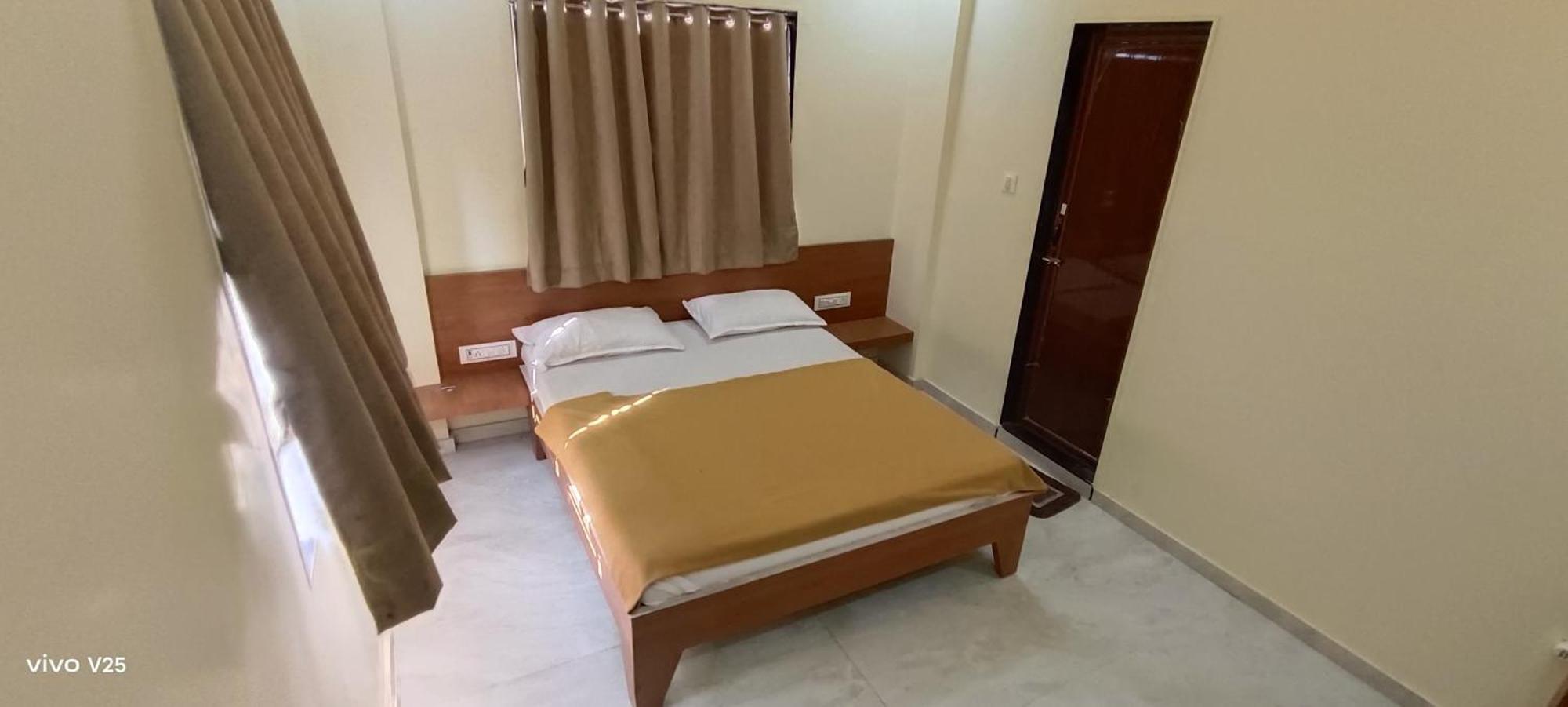 Hotel Tulsi Сомнатг Екстер'єр фото